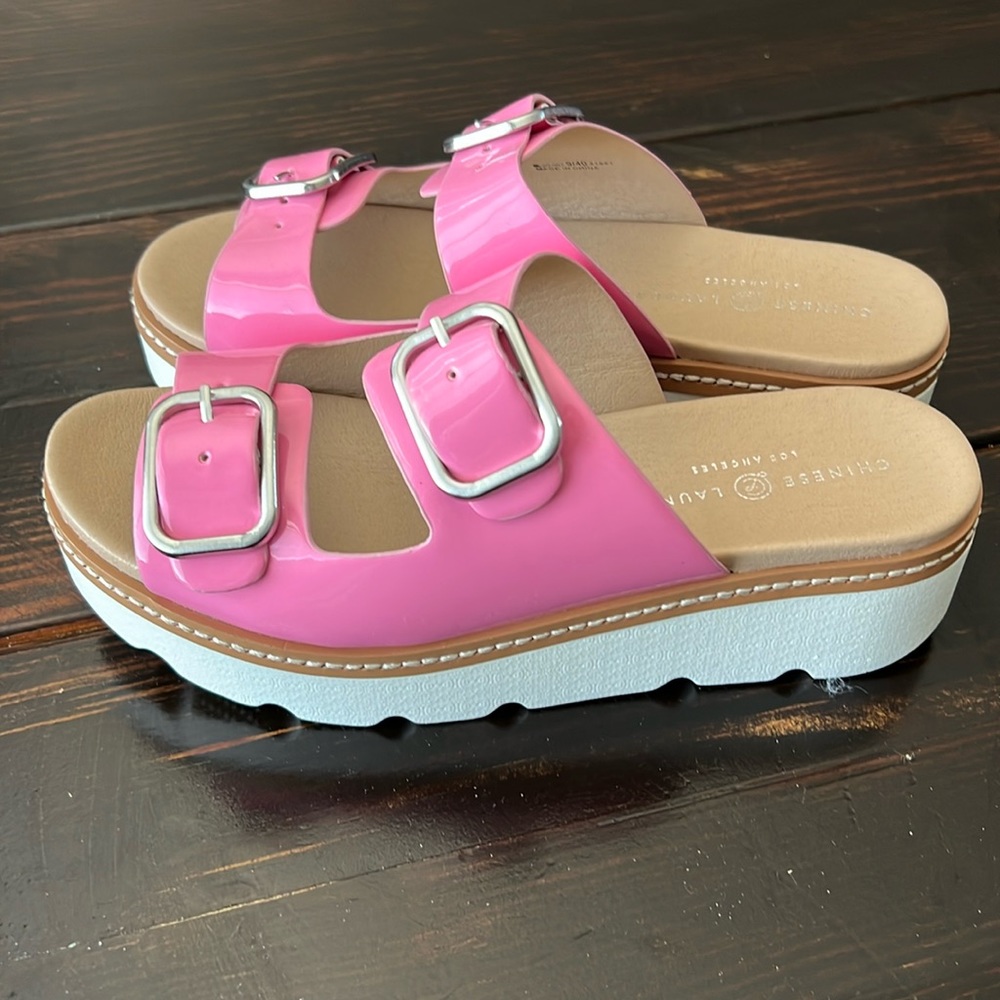 Brand Chinese Laundry “Surfs up” platform sandal in the prettiest pink size 9